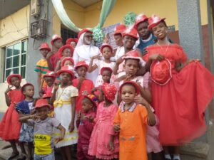 sr with the children posing and in christmas mood2